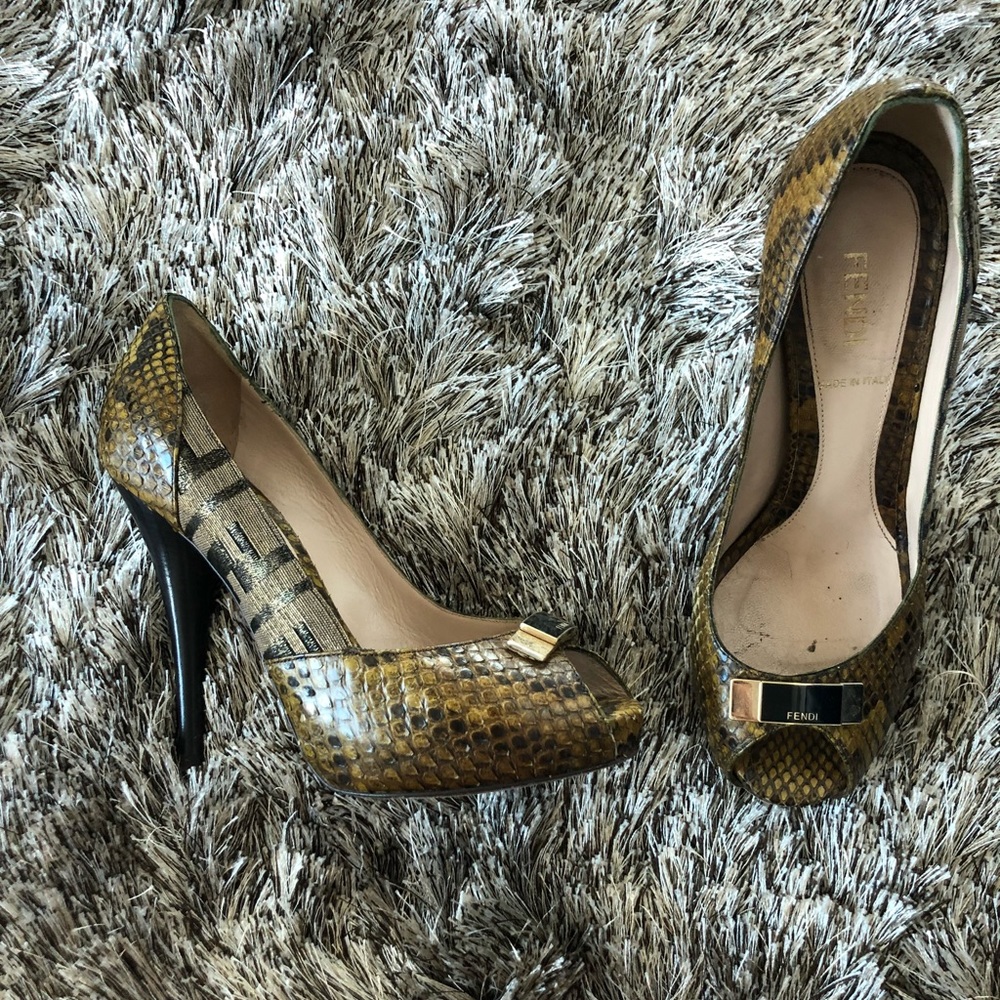 Lowest! 💋Fendi SnakeSkin Pumps